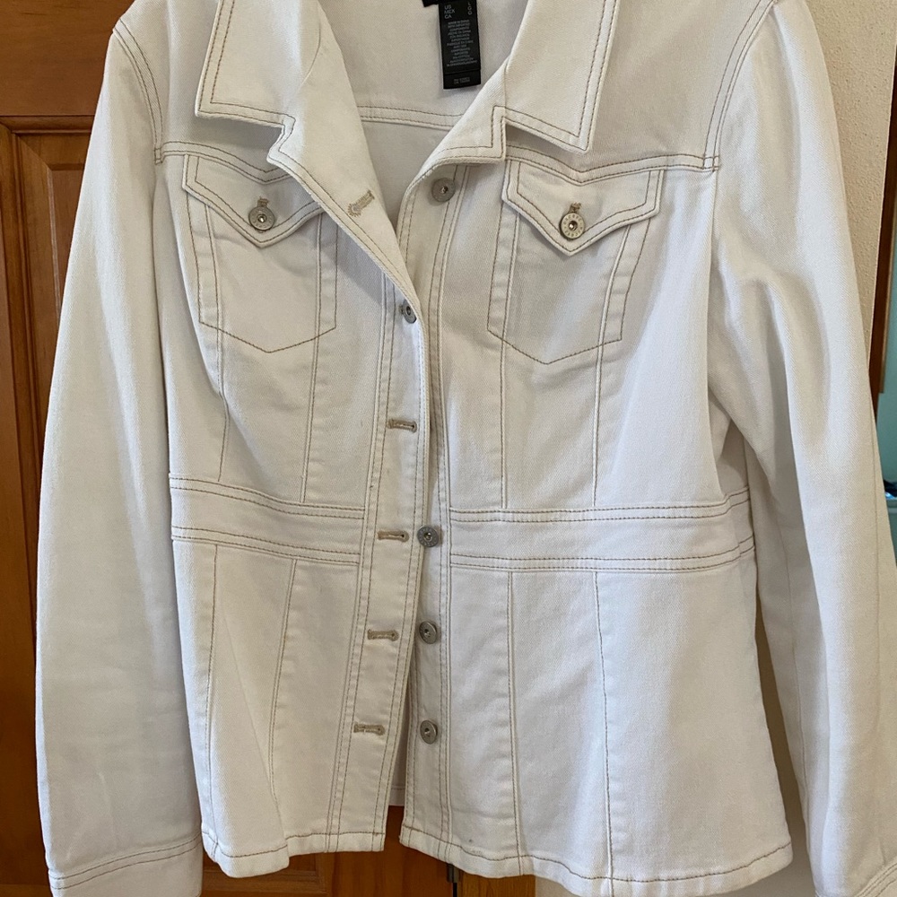 White denim Women’s Jean Jacket Axcess Large